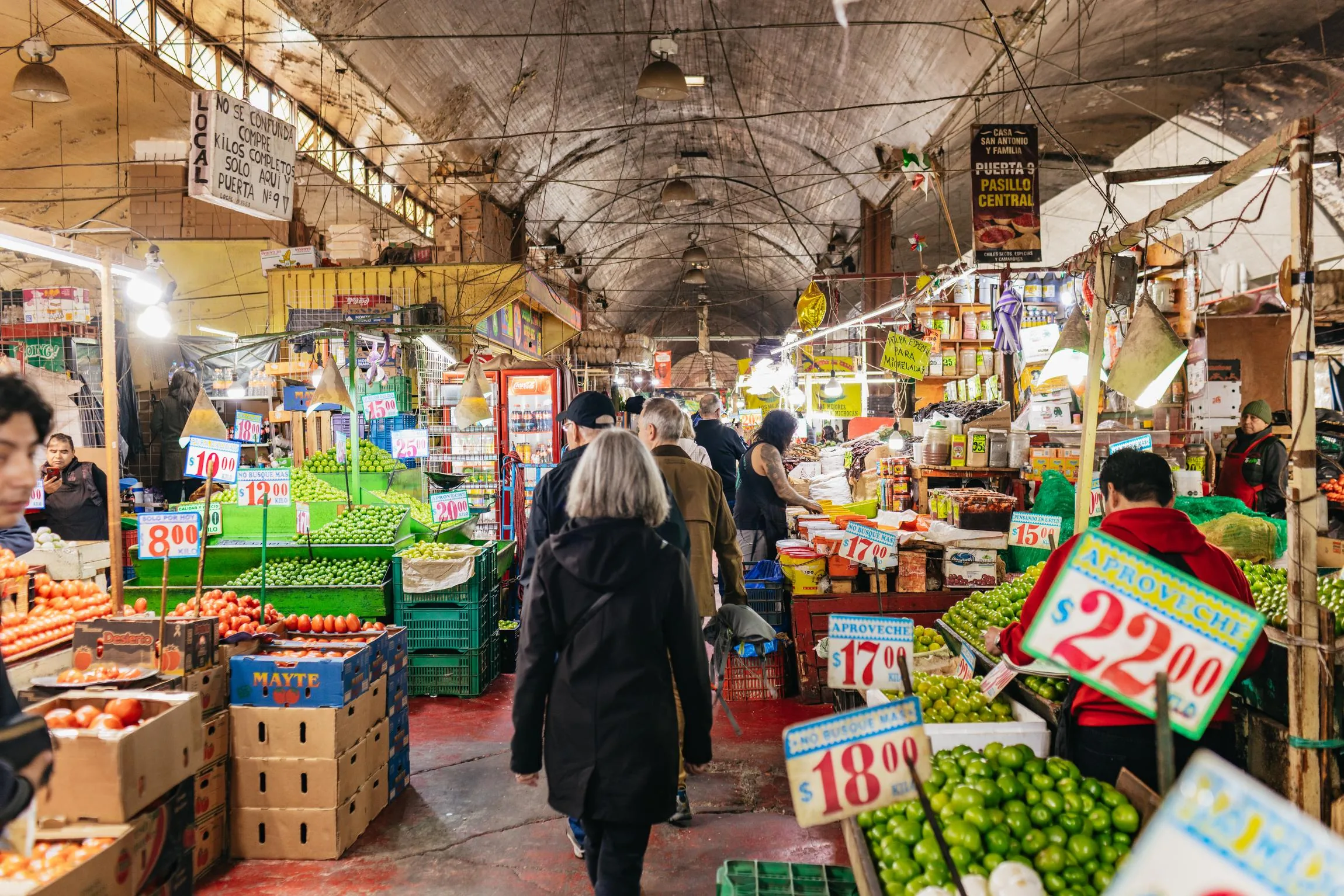 Mexico food tours and culinary experiences — taco and street food tours, cooking classes, mezcal and tequila tastings, mercado tours, wine country and chocolate workshops in Mexico City, Oaxaca, Guadalajara and the Yucatán